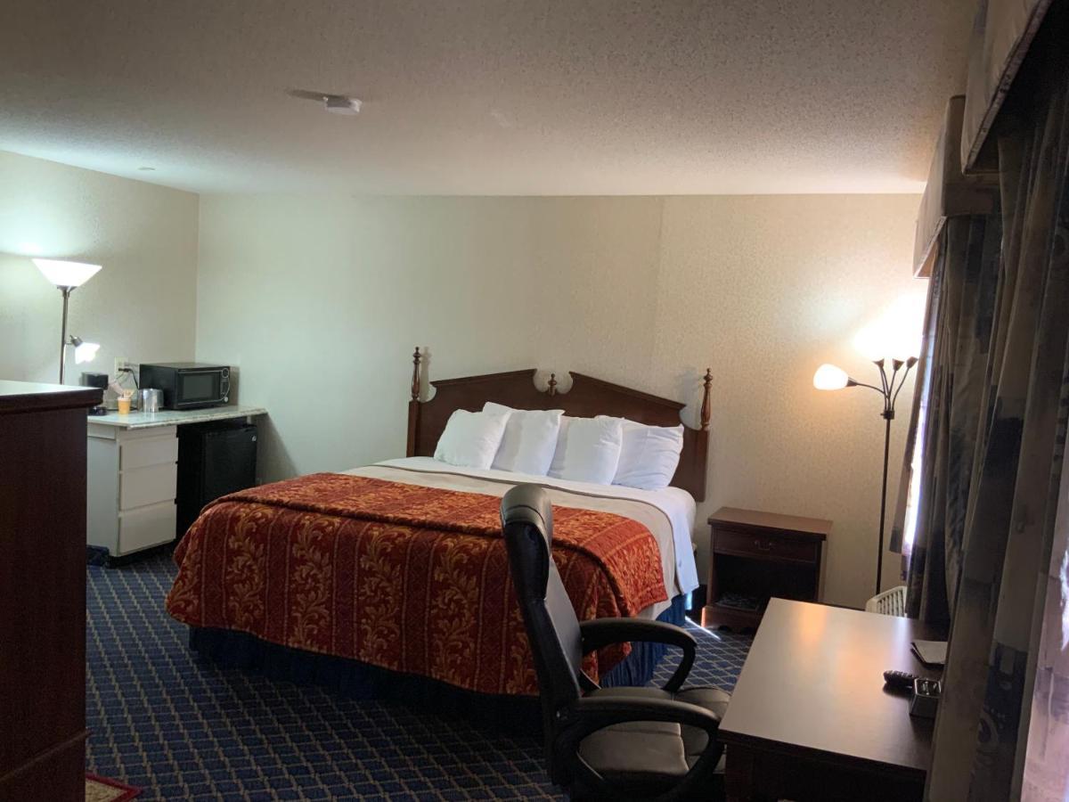 Regency Inn & Suites West Springfield Eksteriør billede