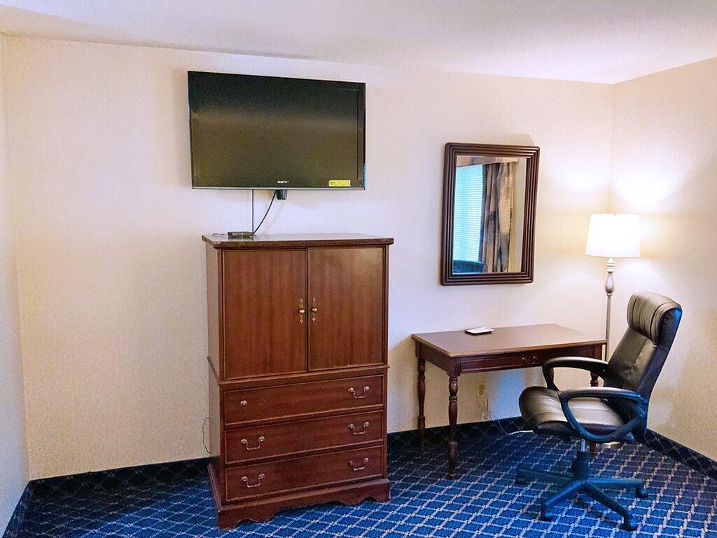 Regency Inn & Suites West Springfield Eksteriør billede