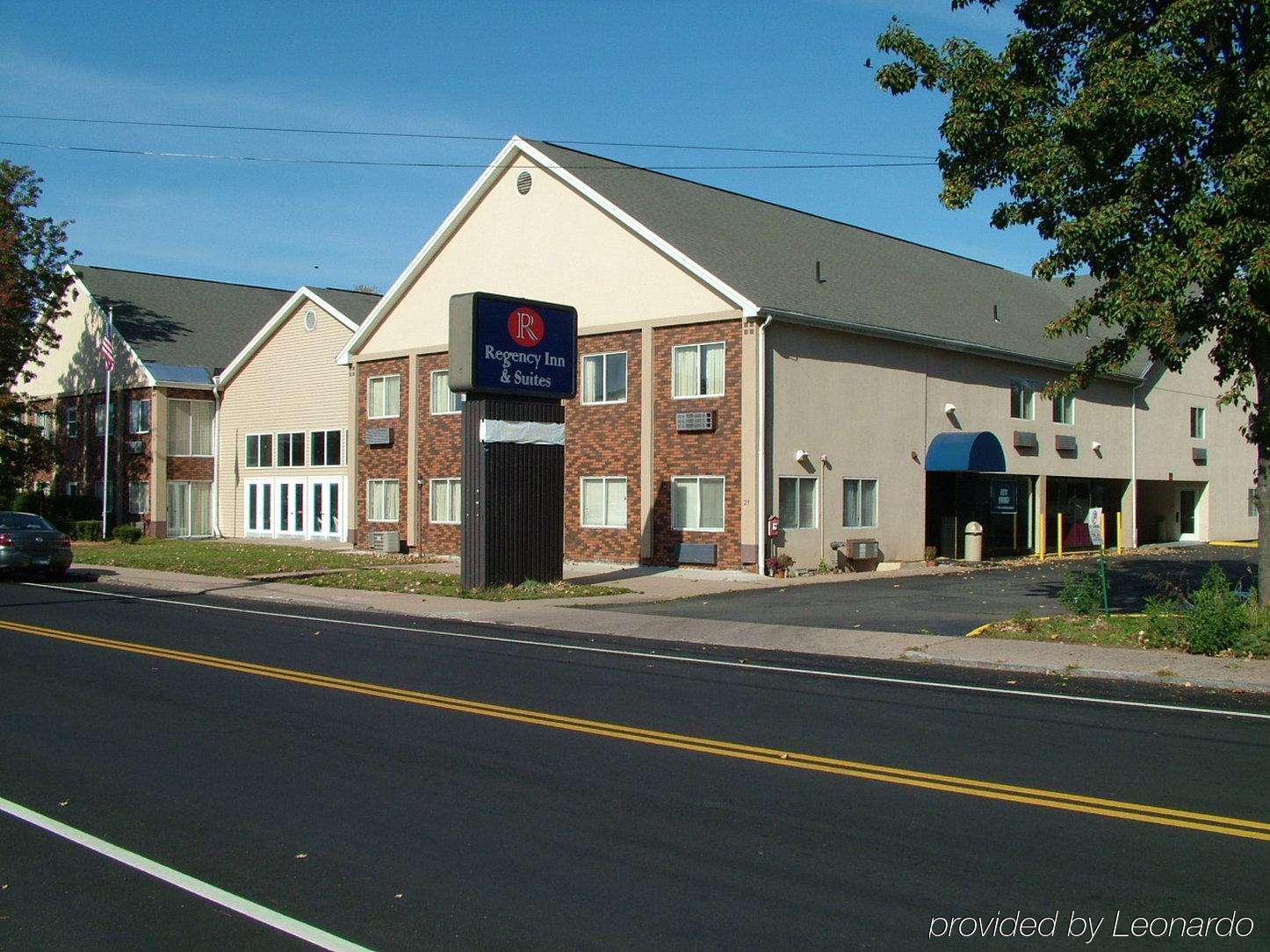 Regency Inn & Suites West Springfield Eksteriør billede