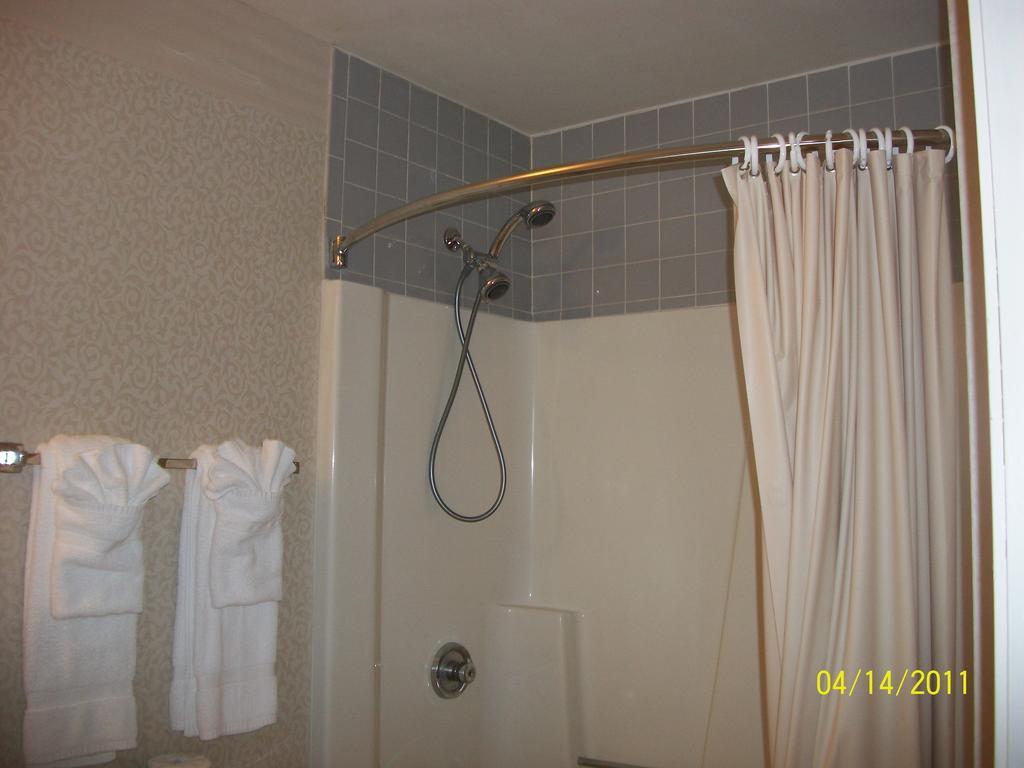 Regency Inn & Suites West Springfield Eksteriør billede
