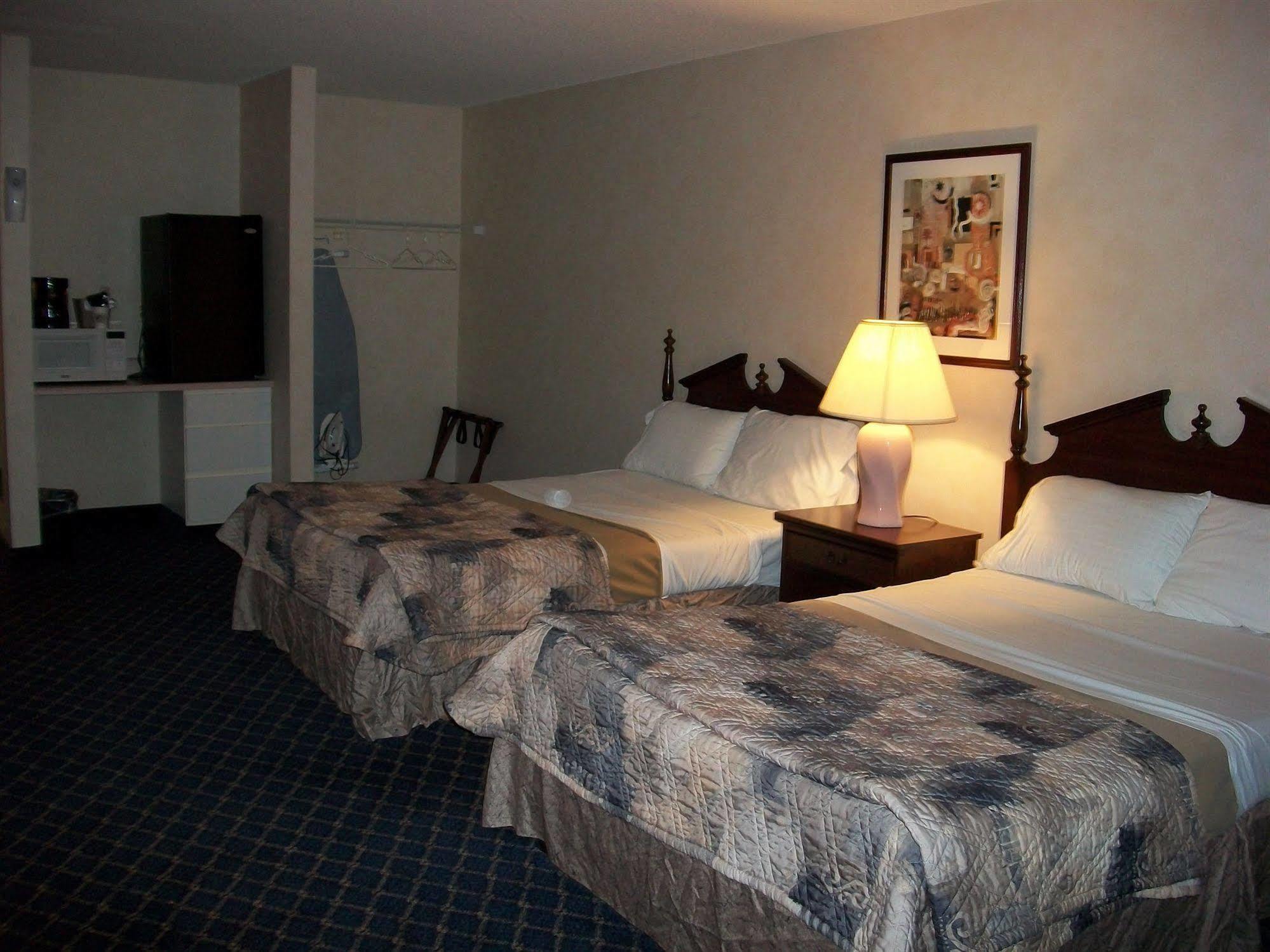 Regency Inn & Suites West Springfield Eksteriør billede