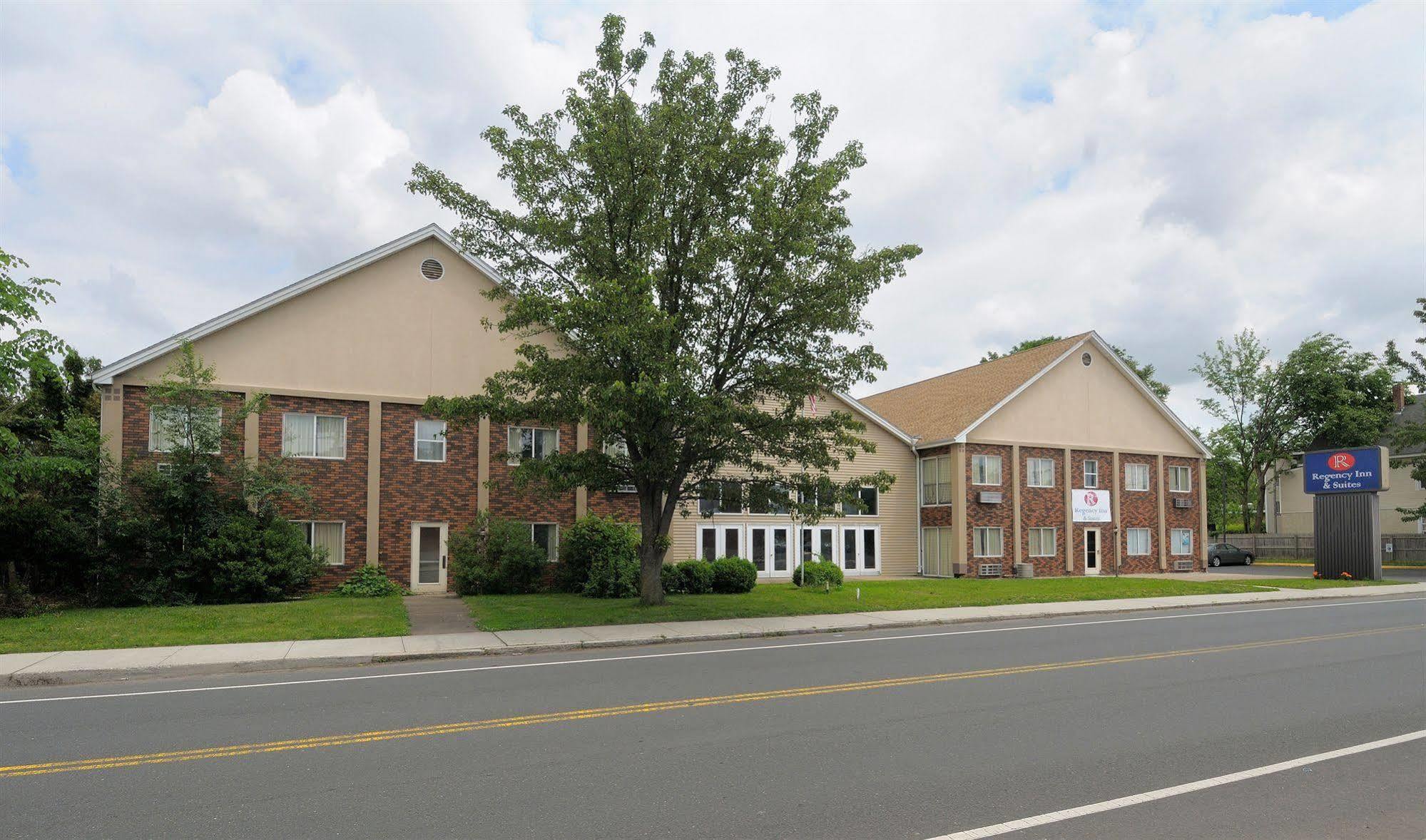 Regency Inn & Suites West Springfield Eksteriør billede