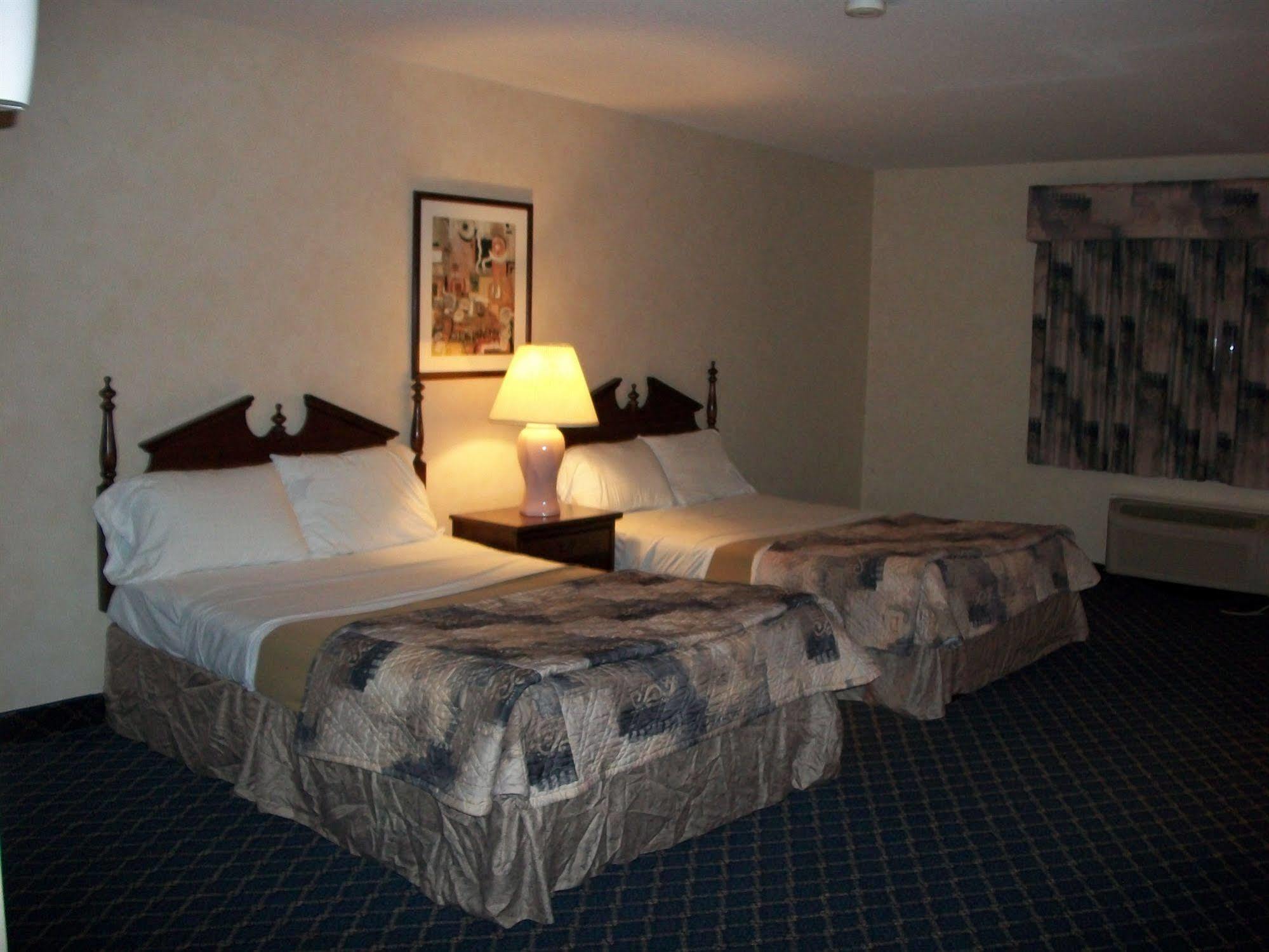 Regency Inn & Suites West Springfield Eksteriør billede
